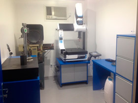 Foto laboratório metrologia BLG Usinagem
